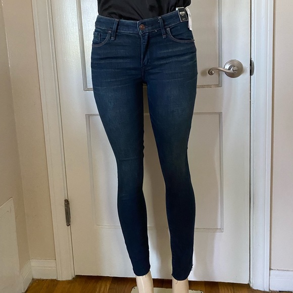 NWT - A&F Mid Rise Skinny Ankle Jeans - Size 26 - Picture 2 of 5